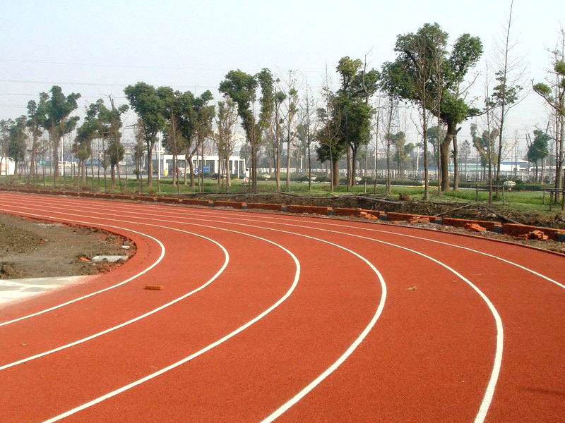 tf底短釘足球鞋用于跑塑膠跑道怎么樣？